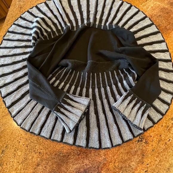 NEW! Angel Design by Sabri Ozel Pleated Italian Circle Cardigan Size Medium - Picture 10 of 10